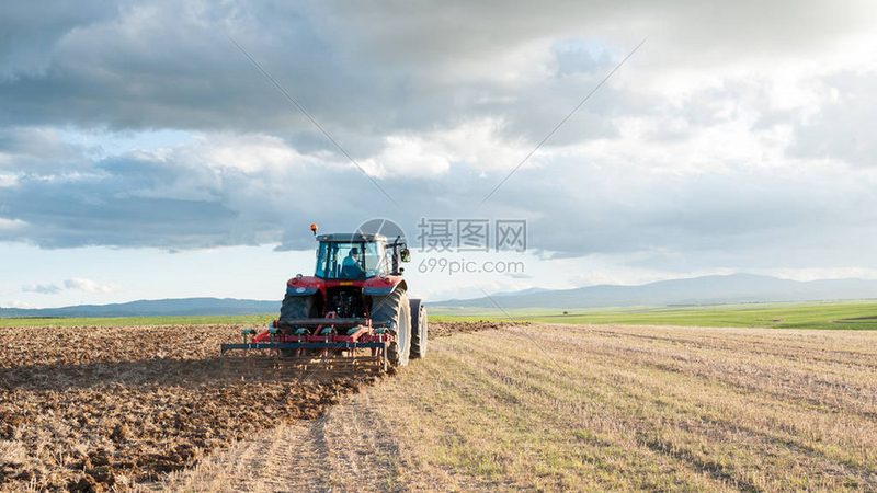 水田拖拉机选购：关键指标与实用技巧**